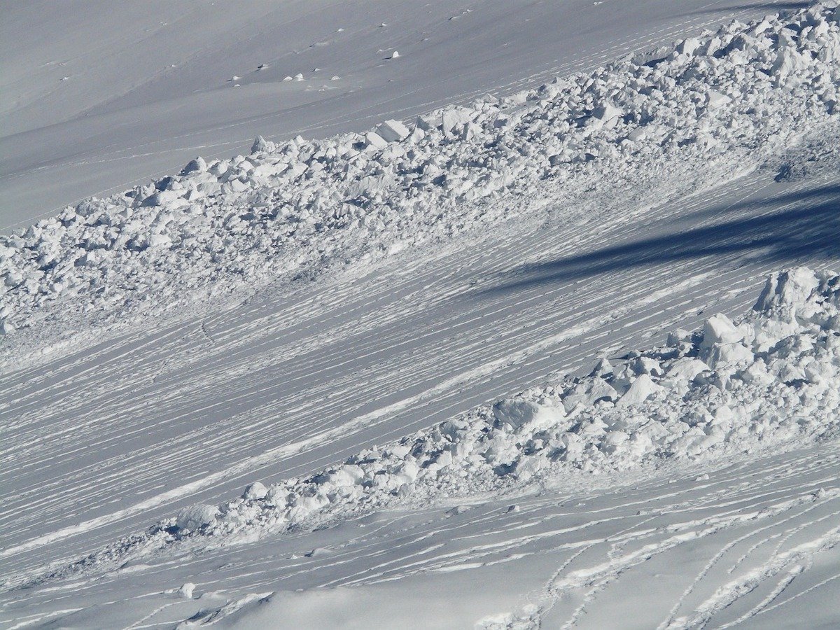 Riscul avalanșelor în Munții Rodnei și regiunile învecinate a crescut semnificativ în ultimele zile, iar specialiștii avertizează asupra pericolului deosebit pentru turiști și localnici