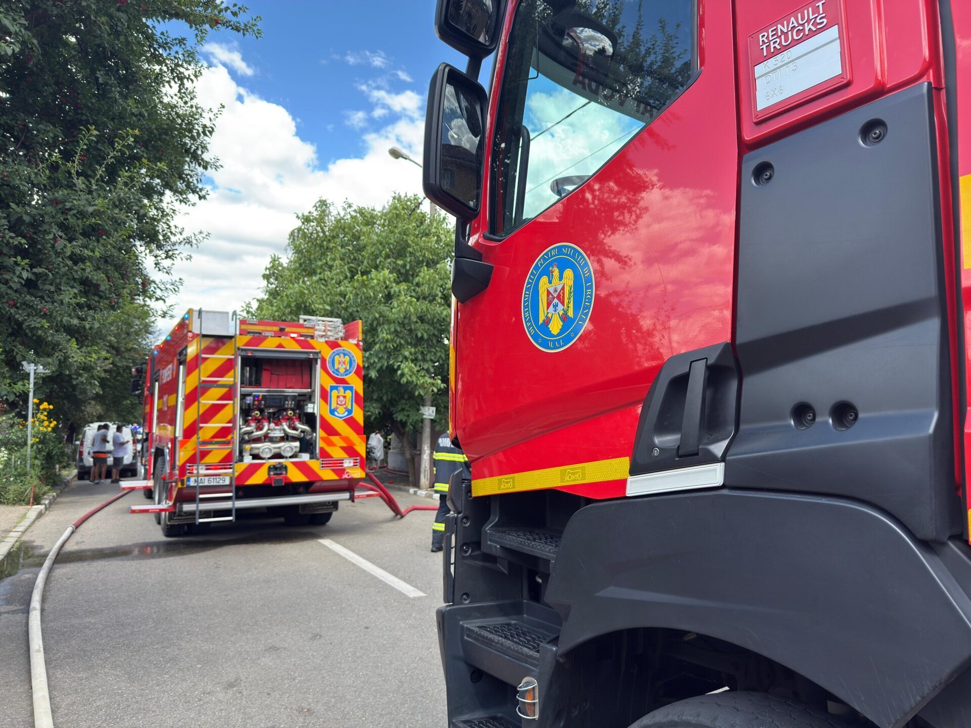 Incendiu în Sectorul 5: două persoane afectate după izbucnirea focului într-o locuință particulară O intervenție rapidă a serviciilor de urgență a fost necesară în această dimineață în Sectorul 5 al Capitalei, după ce un incendiu s-a declanșat la o casă situată pe strada Iacob Andrei