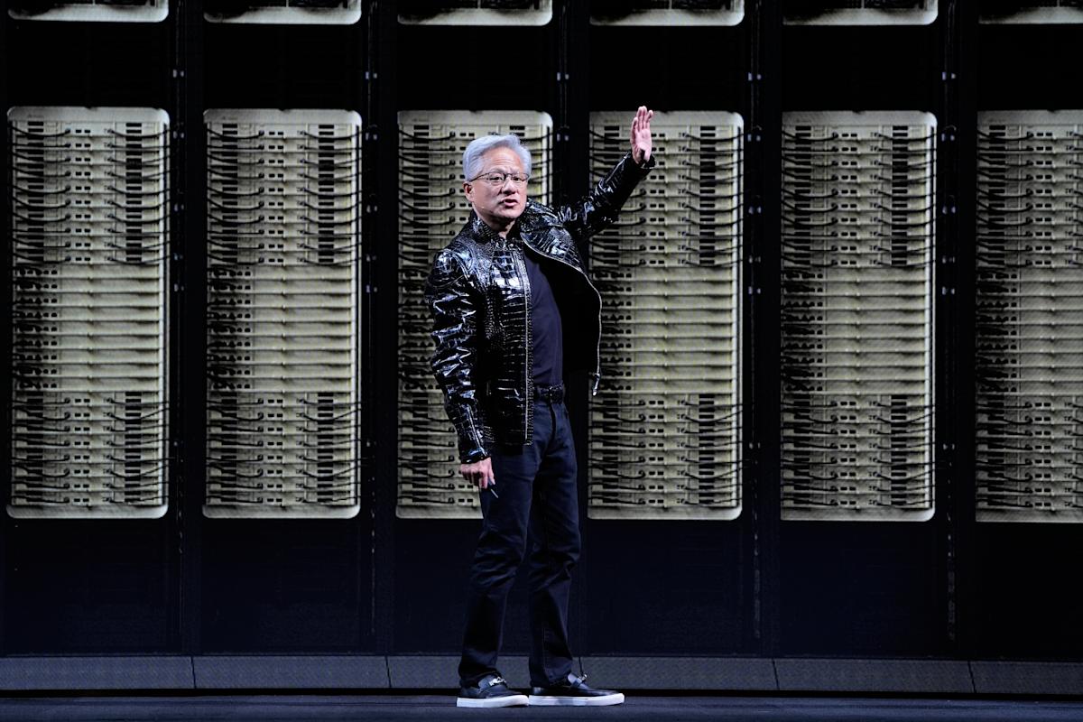 China le ordonă firmelor tech, inclusiv Alibaba, să pregătească comenzile pentru Nvidia H200