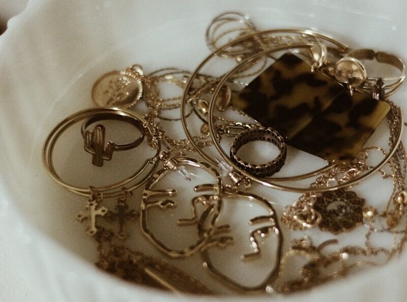 bijuterii-aur-colier-bratari-accesorii-e1704623682562.jpg - PresaObiectiva