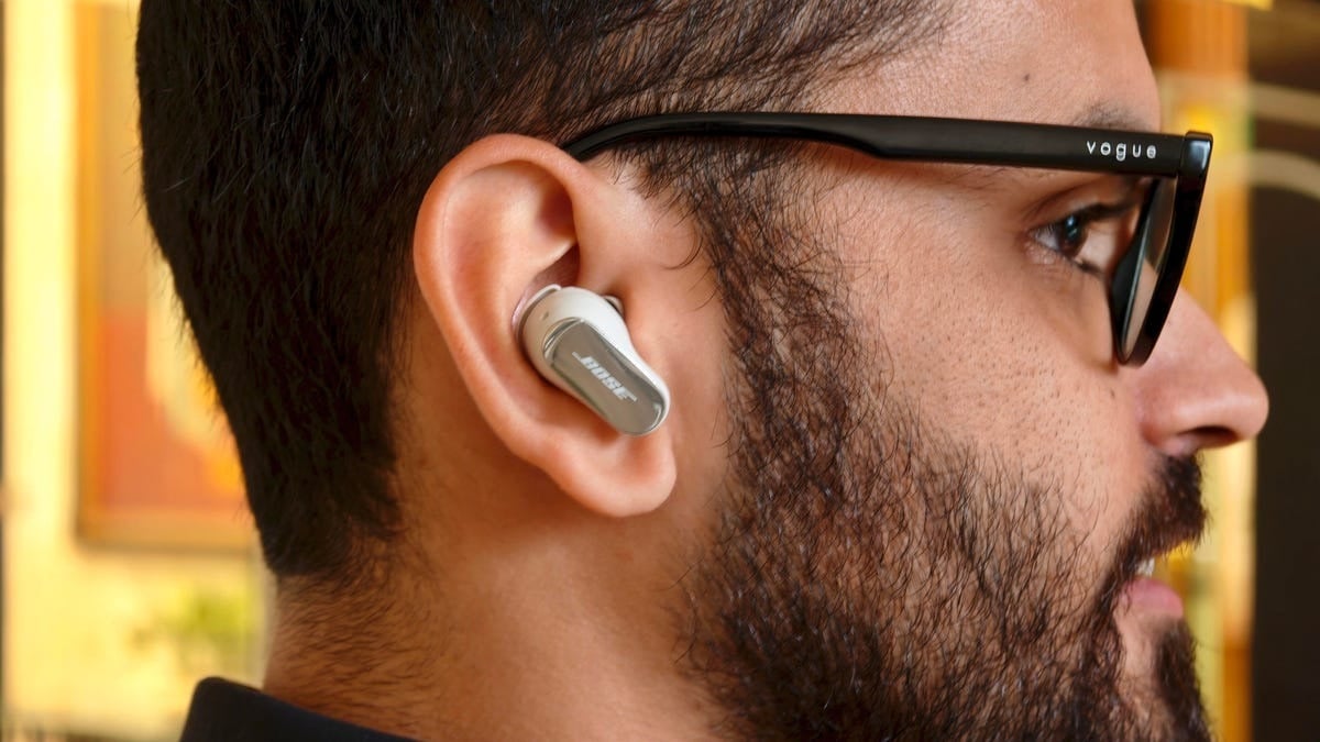 Comoditatea tehnologiei moderne pare de nedescris: o singură deschidere a carcasei, o notificare rapidă și o atingere, fără a mai fi nevoie să apeși vreo tastă pentru a conecta căștile wireless, boxele sau headset-urile tale preferate