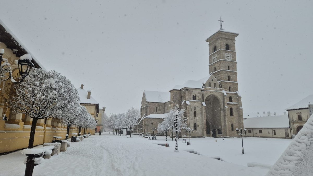 Alba Iulia rein trăiește farmecul iernii, după o decadă fără zăpadă Un spectacol neașteptat și extrem de apreciat a devenit realitate pentru locuitorii din Alba Iulia în acest weekend