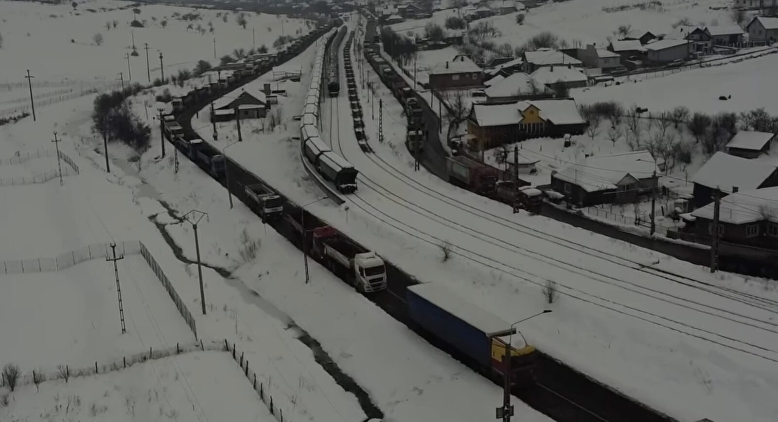 Iarna aspră din acest sezon a făcut ravagii în întreaga țară, punând salile de sare și lanțurile logistice ale acestora la încercare