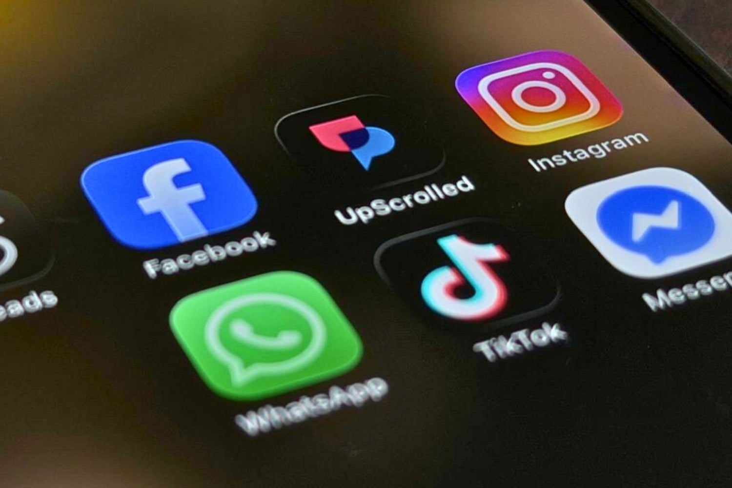 Preluarea operațiunilor TikTok din Statele Unite de către Oracle și un consorțiu de investitori a declanșat o reacție rapidă în rândul utilizatorilor americani, într-un context în care nemulțumirile legate de cenzură și controlul editorial capătă o importanță tot mai mare