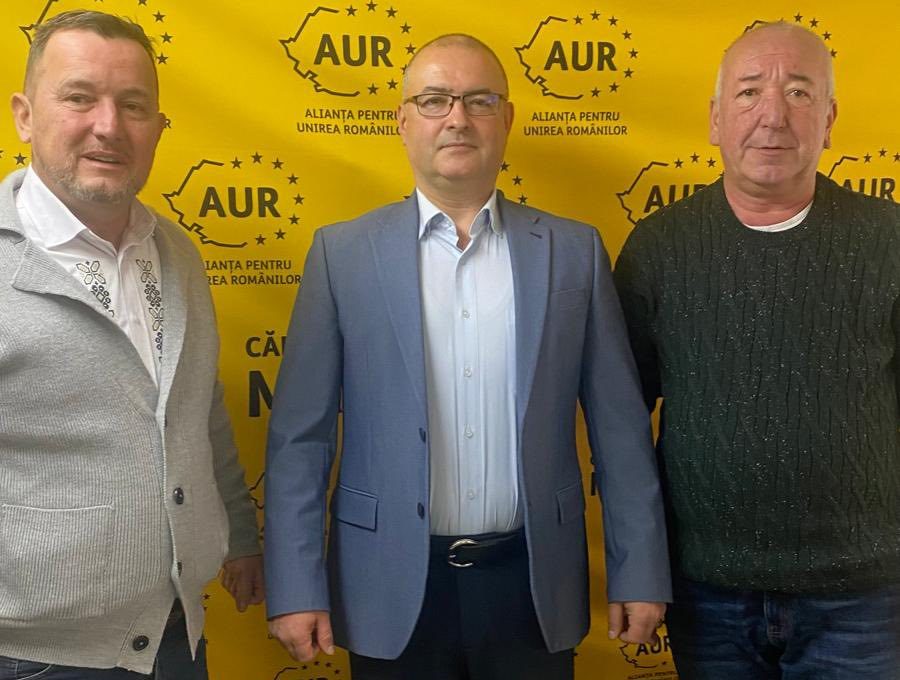 Fostul adjunct al Jandarmeriei Alba, Cosmin Jurcoveț, se înscrie în partidul AUR la o lună de la pensionare Fostul șef adjunct al Inspectoratului de Jandarmi Alba, Cosmin Jurcoveț, a făcut un pas surprinzător în ultima perioadă, anunțând oficial aderarea la Alianța pentru Unirea Românilor (AUR), mai puțin de o lună după ce s-a pensionat din instituție