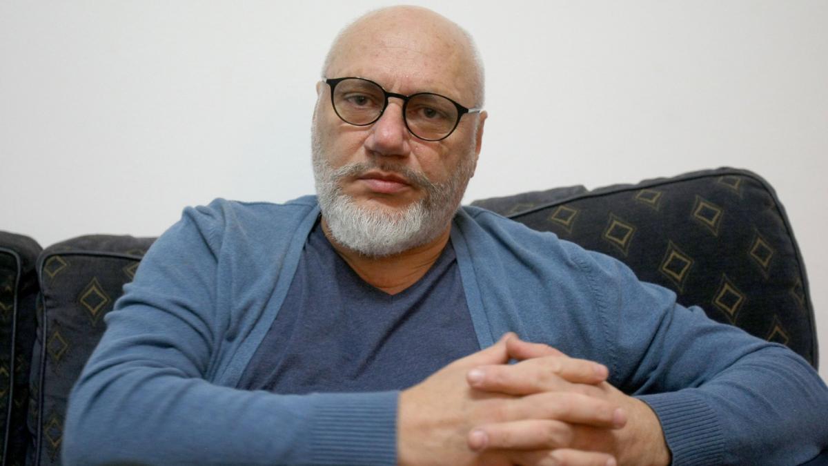 Poliția Capitalei a efectuat miercuri percheziții la domiciliul doctorului Cristian Andrei, în cadrul unei investigații care îl vizează pentru acuzații grave de înșelăciune și acte de natură sexuală