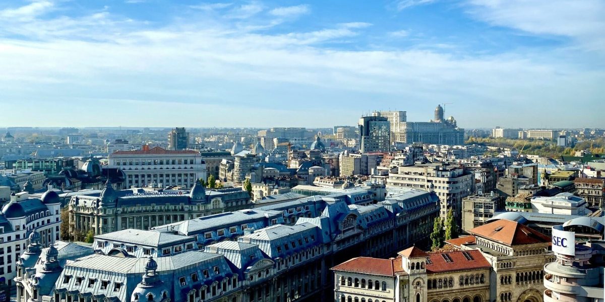 crown-fj81-DnmwVI-unsplash-scaled-e1769778537466.jpg - PresaObiectiva