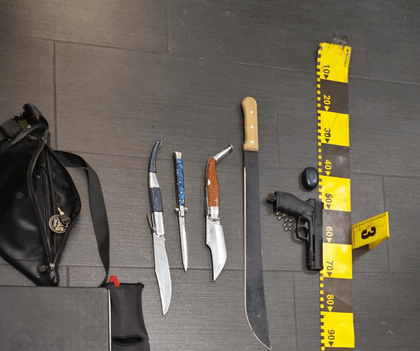 Scandal violent la o sală de fitness din Sectorul 6: șapte tineri reținuți pentru port ilegal de arme Un scandal violent a izbucnit în noaptea de joi, 29 ianuarie, în incinta sălii de fitness SAS Gym din Drumul Taberei, Sectorul 6, soldându-se cu reținerea a șapte tineri cu vârste cuprinse între 16 și 25 de ani