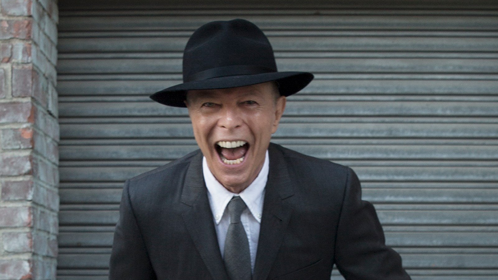 David Bowie: 10 ani de la despărțirea unui titan al muzicii Pe 10 ianuarie 2016, David Bowie, una dintre cele mai iconice figuri ale muzicii rock, s-a stins din viață la vârsta de 69 de ani, lăsând în urmă o moștenire artistică impresionantă