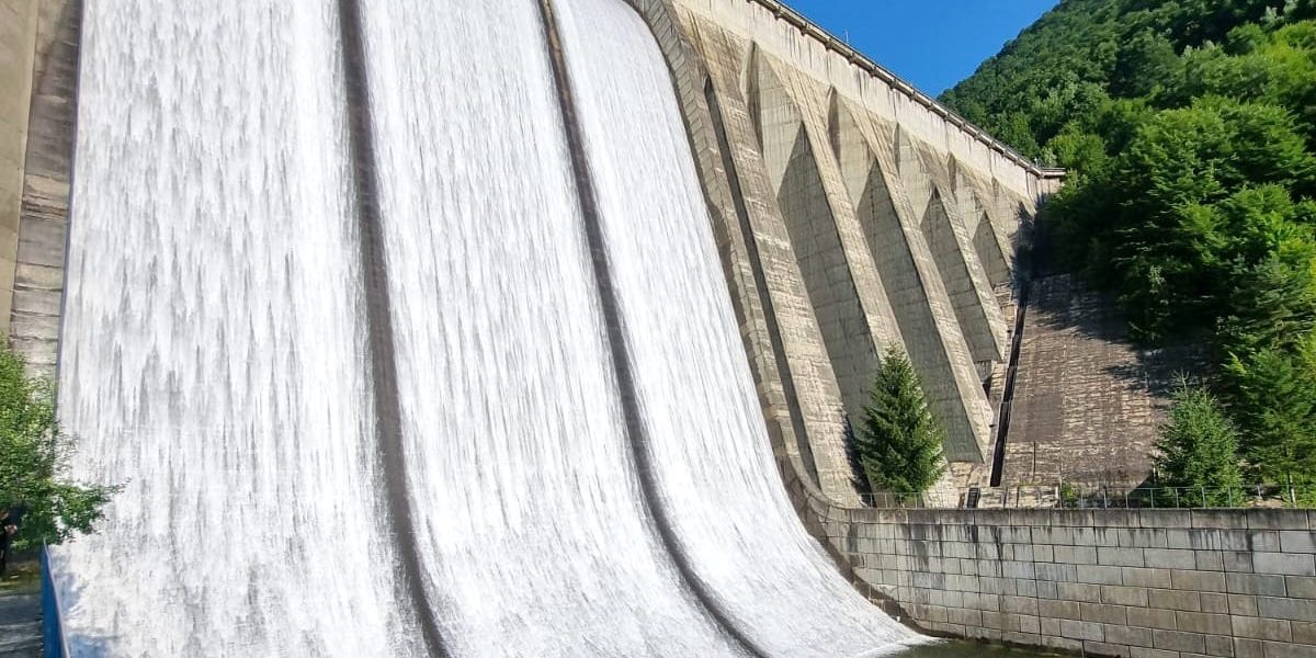 deversari-controlate-baraj-gura-raului-z9bc.jpeg - PresaObiectiva