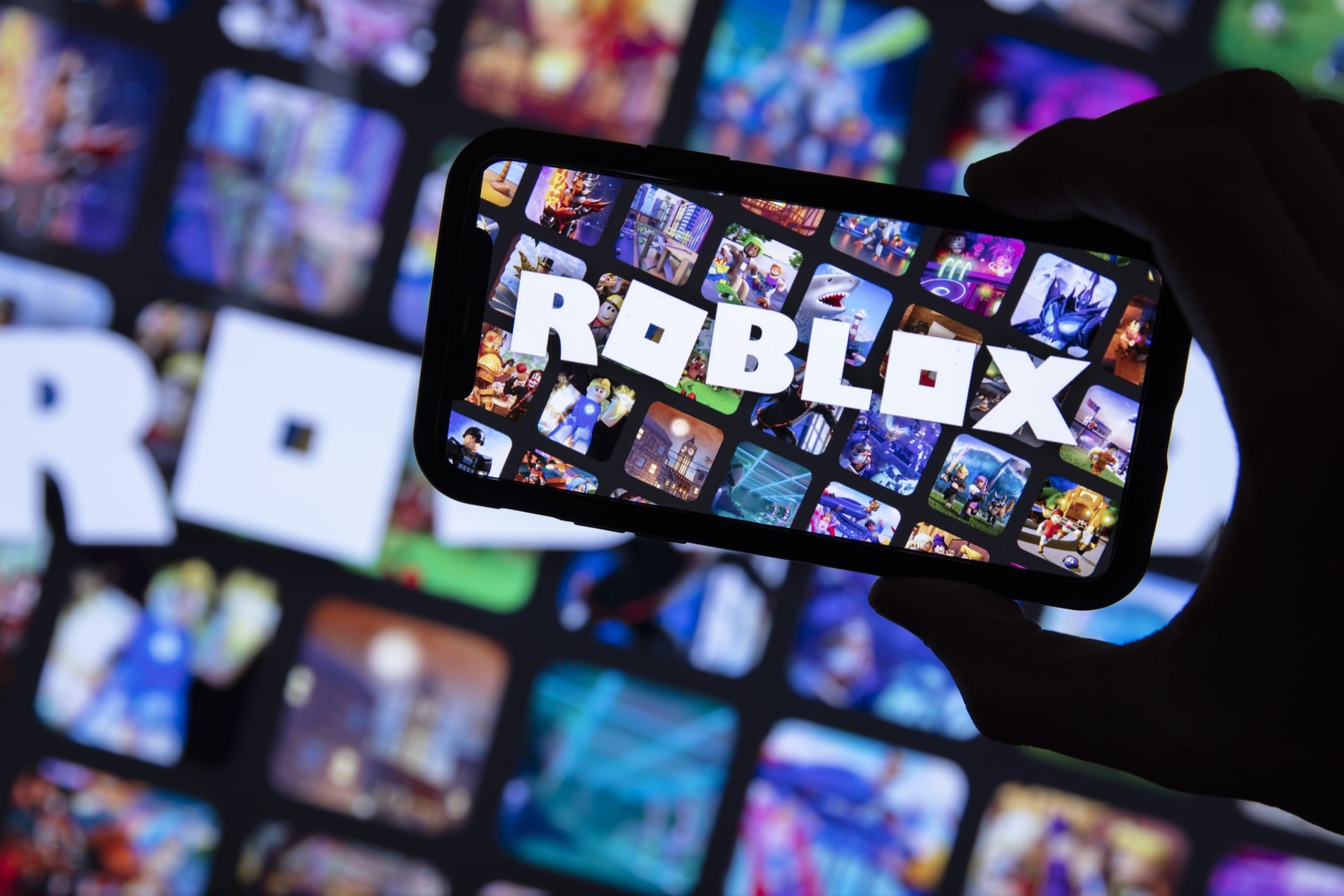 Roblox, una dintre cele mai populare platforme de gaming online, ia măsuri drastice pentru a asigura siguranța utilizatorilor săi cel puțin în privința verificării identității