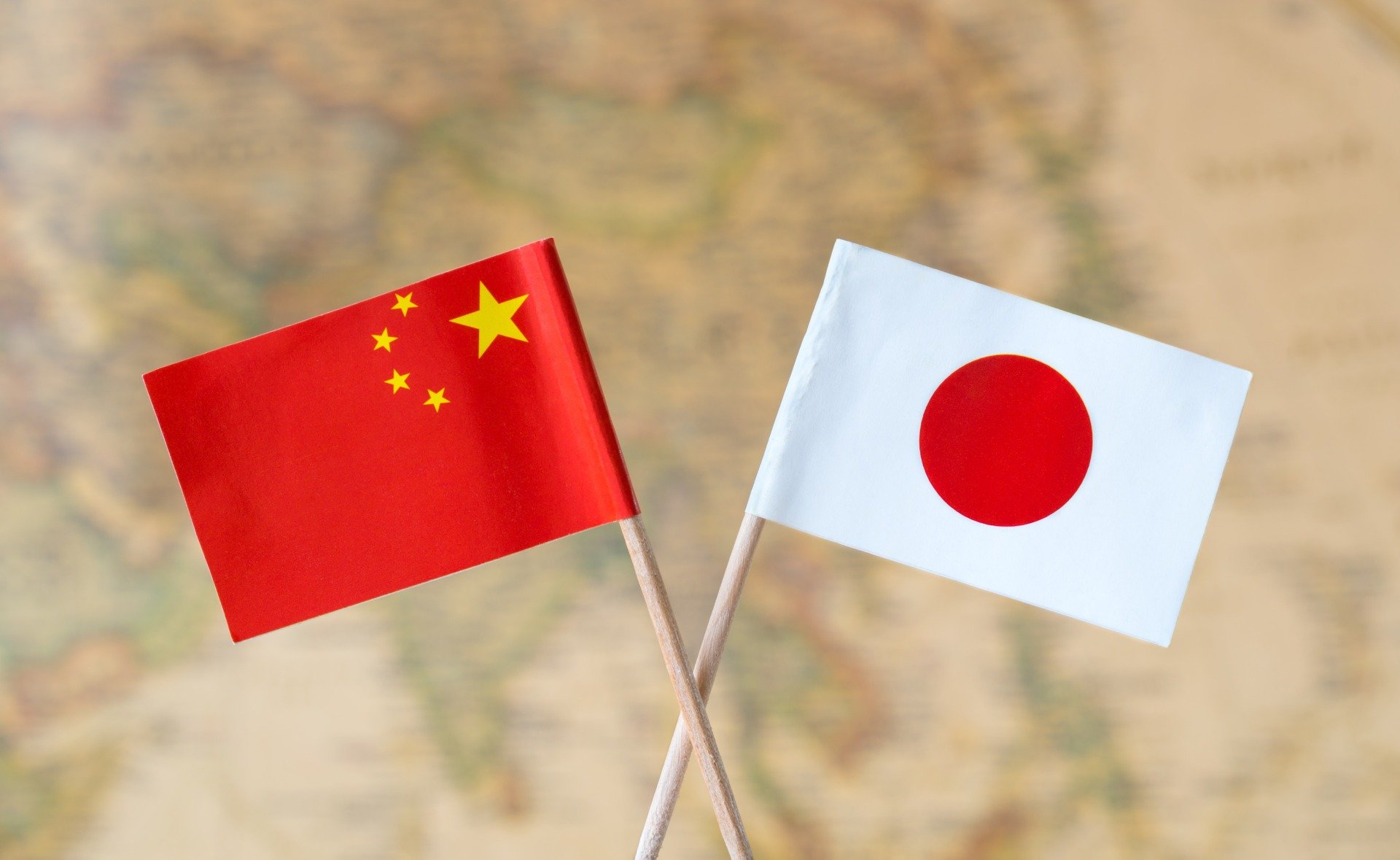 China își intensifică controalele asupra exporturilor către Japonia, alimentând tensiunile între cele două state Într-un context de agravare a relațiilor sino-japoneze, Beijing a anunțat marți o decizie de a înăspri controalele asupra exporturilor către Japonia, măsuri considerate de experți ca fiind o reacție la tensiunile crescânde dintre cele două națiuni