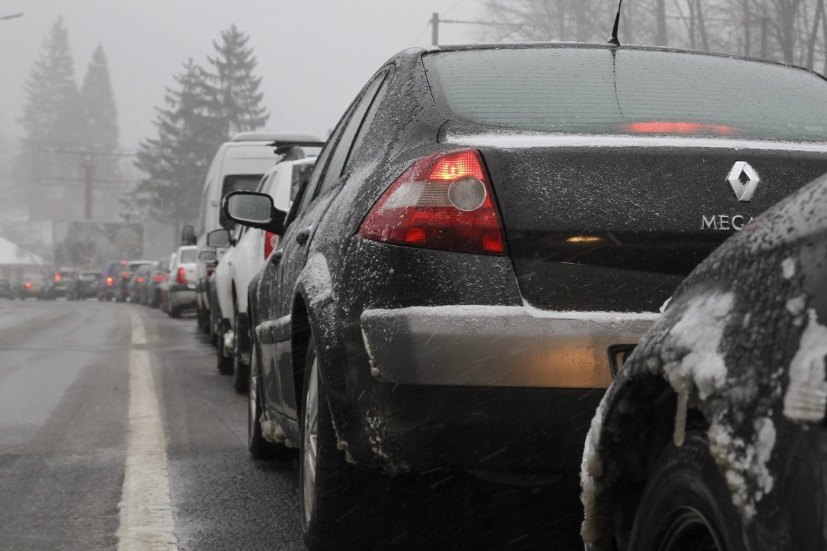 Trafic intens pe DN1, pe drumul spre munte: cozi de kilometri în Prahova Sâmbătă, aglomerație semnificativă pe DN1, în județul Prahova, principalele drumuri naționale către stațiunile montane fiind măcinate de valul de turiști