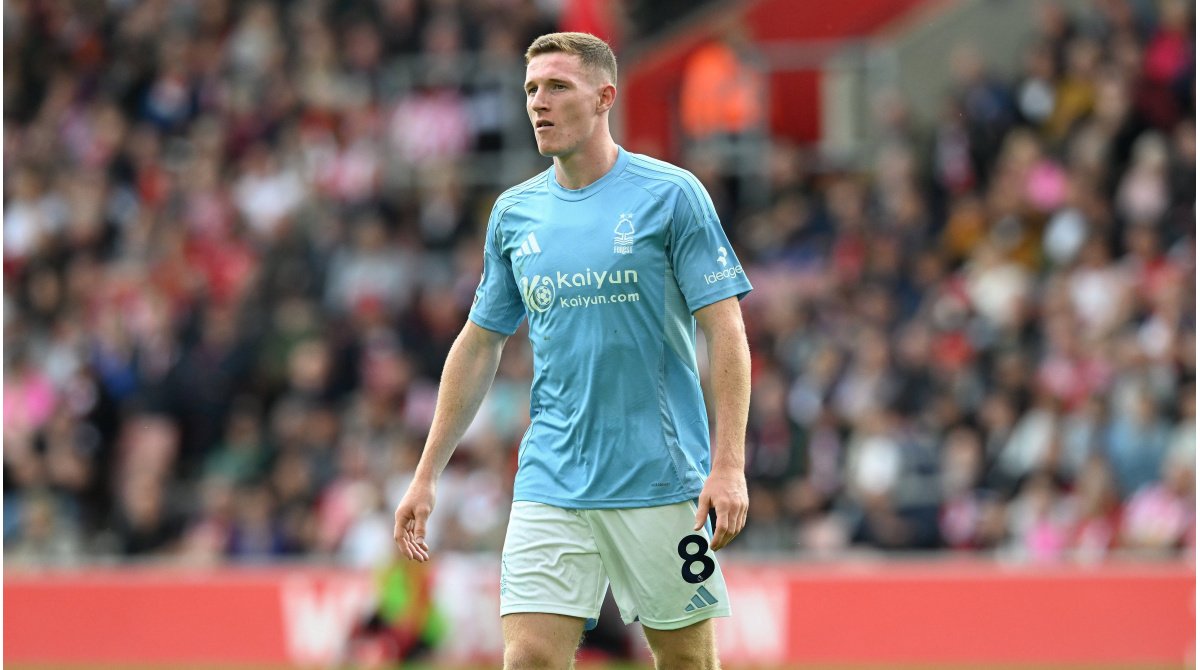 Piața transferurilor ia avânt în ianuarie: Manchester City și Manchester United în căutarea de talente Ianuarie a adus o efervescență aparte pe piața transferurilor din fotbalul european, iar cluburile din Premier League se află în centrul atenției