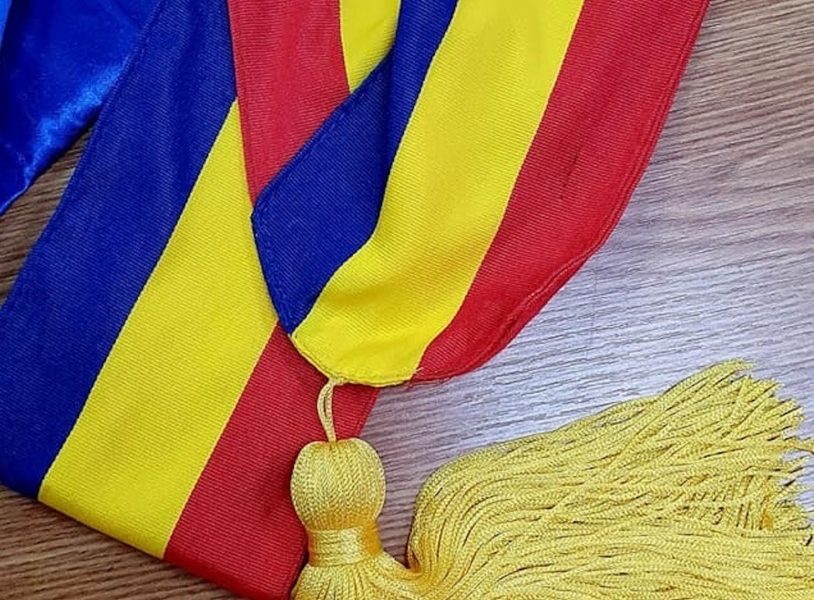 esarfa-primar.jpg - PresaObiectiva