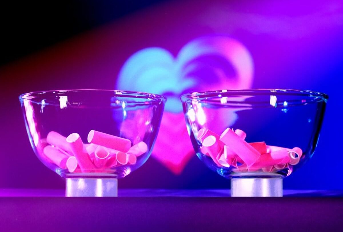 Tragerea la sorți pentru Eurovision 2026: România nu figurează printre țările participante O atmosferă plină de emoție și anticipație a domnit luni la Viena, unde a avut loc tragerea la sorți pentru desemnarea țărilelor participante în cele două semifinale ale concursului Eurovision 2026