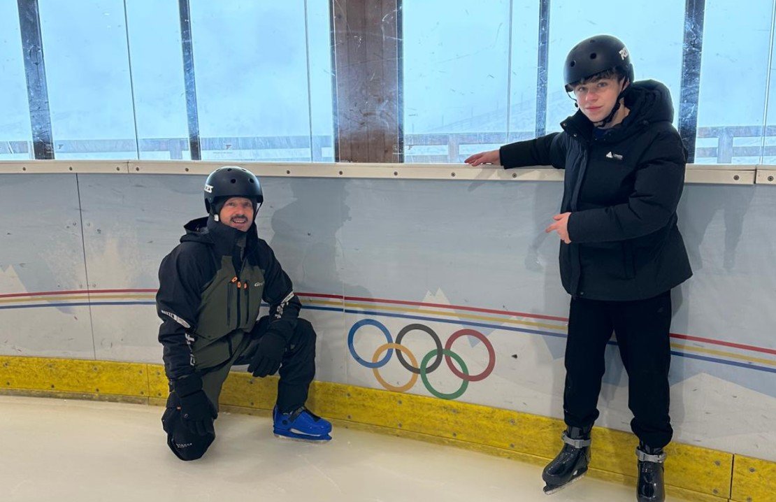 Alex Urzică își construiește drumul în gimnastica de elită Cantonamentul de cinci zile desfășurat la Cheile Grădiștei a marcat începutul pregătirii meticuloase a lui Alex Urzică, gimnastul în vârstă de 14 ani, fiul celebrului campion olimpic Marius Urzică