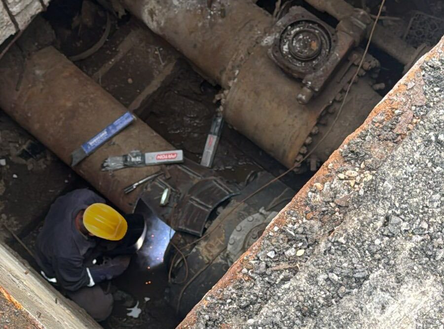 Zeci de mii de bucureșteni, locuitori ai peste 450 de blocuri din Capitală, se confruntă cu aproape o lună fără apă caldă și căldură, o problemă alarmantă care a izbucnit la începutul anului din cauza unei avarii majore la centrala CET Sud