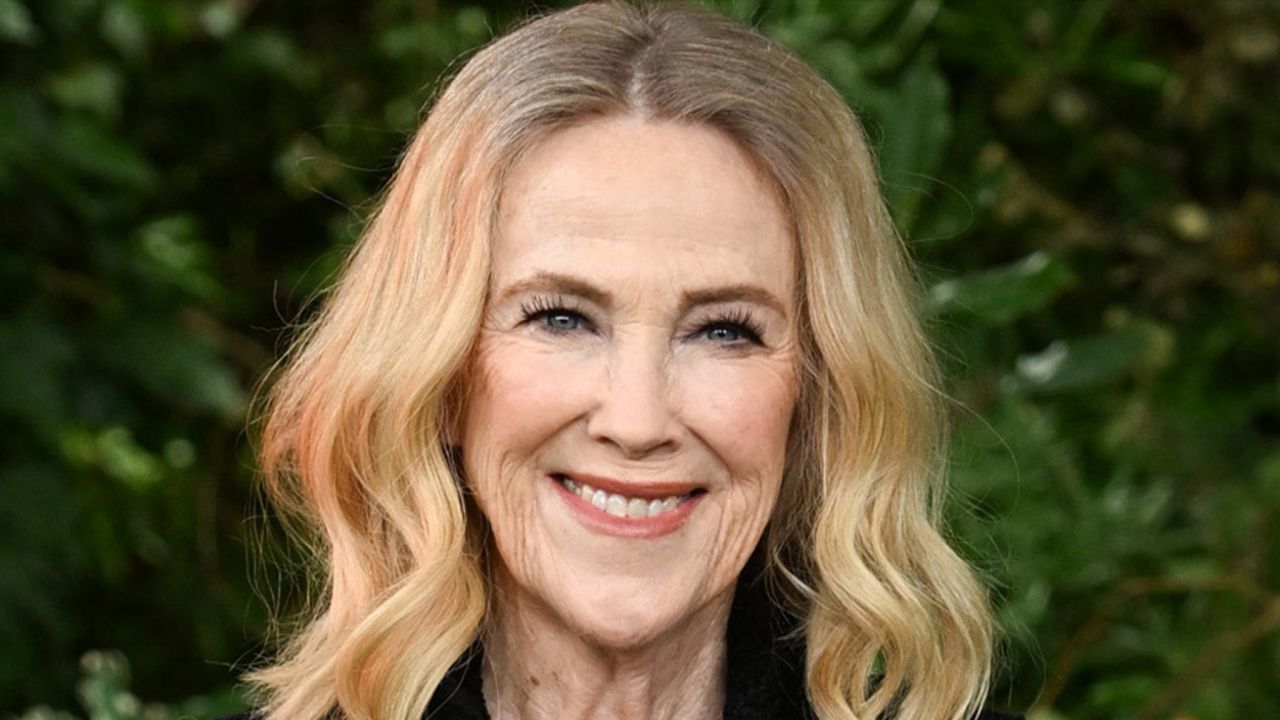 Doliu în lumea artistică: Catherine O’Hara a murit la 30 ianuarie Actrița canadiană Catherine O’Hara, cunoscută pentru rolurile sale memorabile din filme și seriale, a decedat vineri, 30 ianuarie, la o vârstă nedeterminată