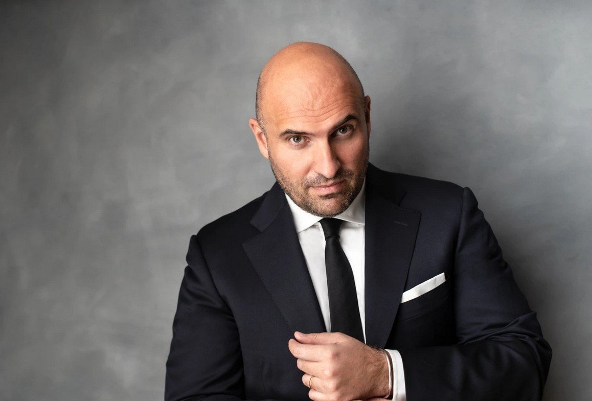 Gabriel Zbârcea, una dintre cele mai cunoscute voci ale jurnalismului românesc, a ales să își susțină dreptul de exprimare într-un mod cât se poate de explicit, trimițând o notă oficială ce face clar limitele și cadrul legal sub care își desfășoară activitatea