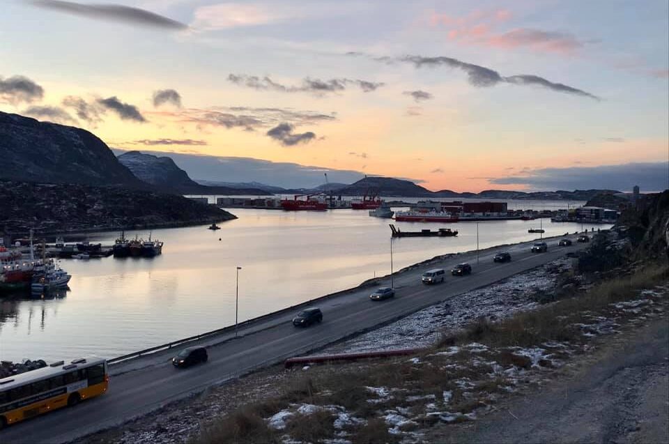 Reuniune tensionată între Danemarca, Groenlanda șiStatele Unite, la Washington, într-un context geopolitic în plină schimbare Dialog diplomatic în context de tensiune geopolitică La câteva zile după declarațiile controversate ale fostului președinte american Donald Trump legate de eventualitatea achiziției Groenlandei, scena diplomatică în Washington devine un teren de confruntare indirectă între aliați tradiționali și o regiune din ce în ce mai disputată pe scena internațională