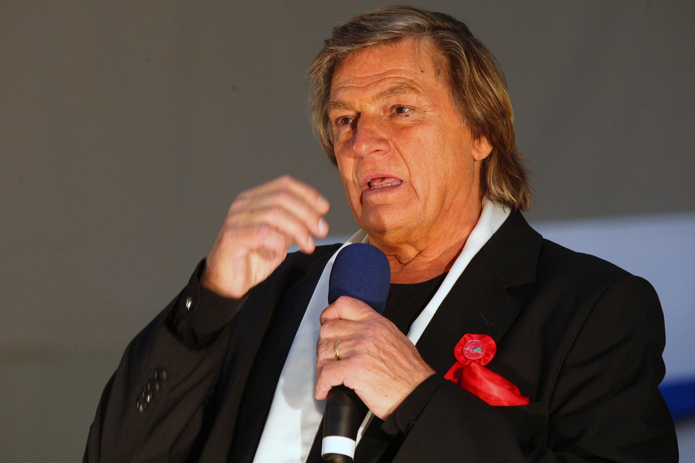 Florin Piersic sărbătorit cu fast la 90 de ani pe scena TNB Pe 26 ianuarie 2026, Florin Piersic, una dintre cele mai îndrăgite figuri ale teatrului și filmului românesc, va fi omagiat cu ocazia împlinirii vârstei de 90 de ani într-un spectacol-eveniment intitulat „Gala Aniversară – Florin Piersic 90”, ce se va desfășura la Teatrul Național I.L