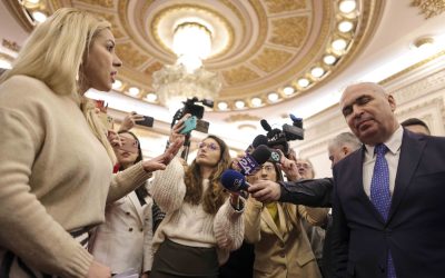 ilie-bolojan-cristina-tabarta-protest-functionari-parlament.jpg - PresaObiectiva