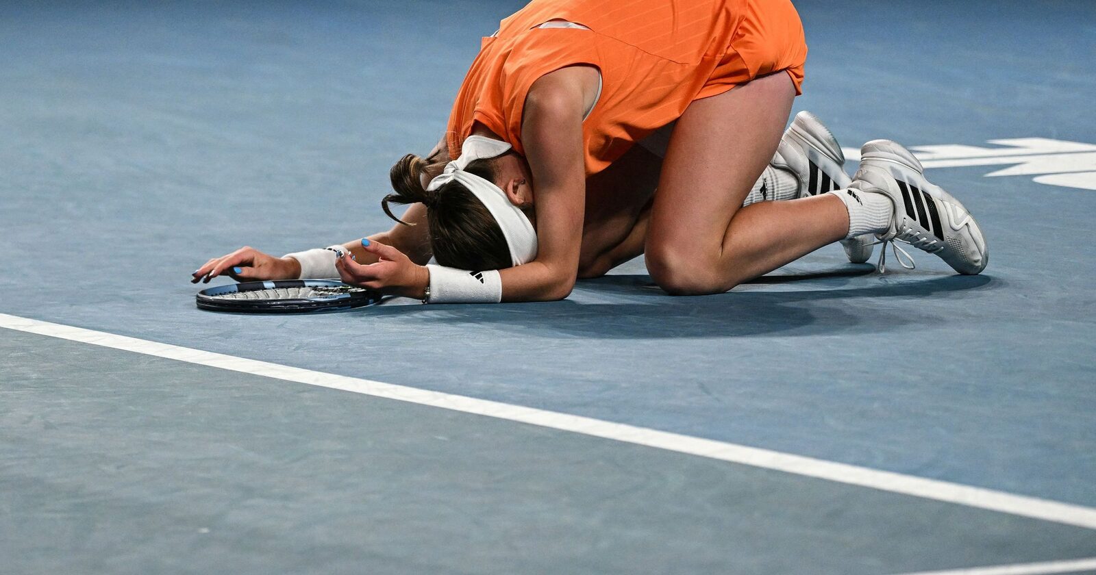 Conflicte la fileu: Sorana Cîrstea o «certă» pe Naomi Osaka după eliminarea de la Australian Open Într-o atmosferă tensionată pe ANZ Arena, Sorana Cîrstea a avut o reacție surprinzătoare după înfrângerea prematură a Naomi Osaka la Australian Open 2026