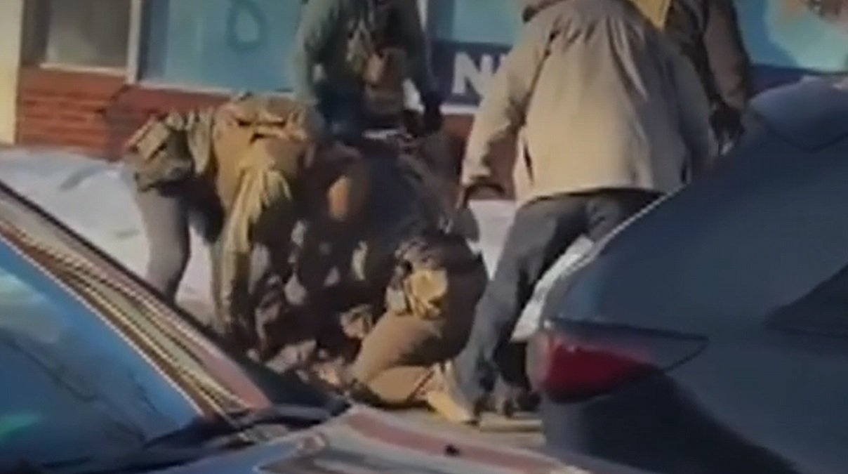 Tragedie în Minneapolis: un bărbat împușcat mortal de agenții federali în timpul operațiunii anti-imigrație Un incident tragic a zguduit Minneapolisul sâmbătă, atunci când agenți federali au deschis focul și au ucis un bărbat de 37 de ani, în centrul unei operațiuni controversate declanșate de administrația Trump