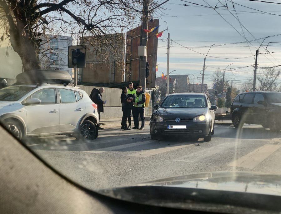 Intersecția dintre Șoseaua Alexandriei, Strada Antiaeriană și alte patru artere rutiere reprezintă, fără îndoială, una dintre cele mai dificile zone din București, un nod rutier care, de ani buni, pune la încercare răbdarea șoferilor și siguranța traficului