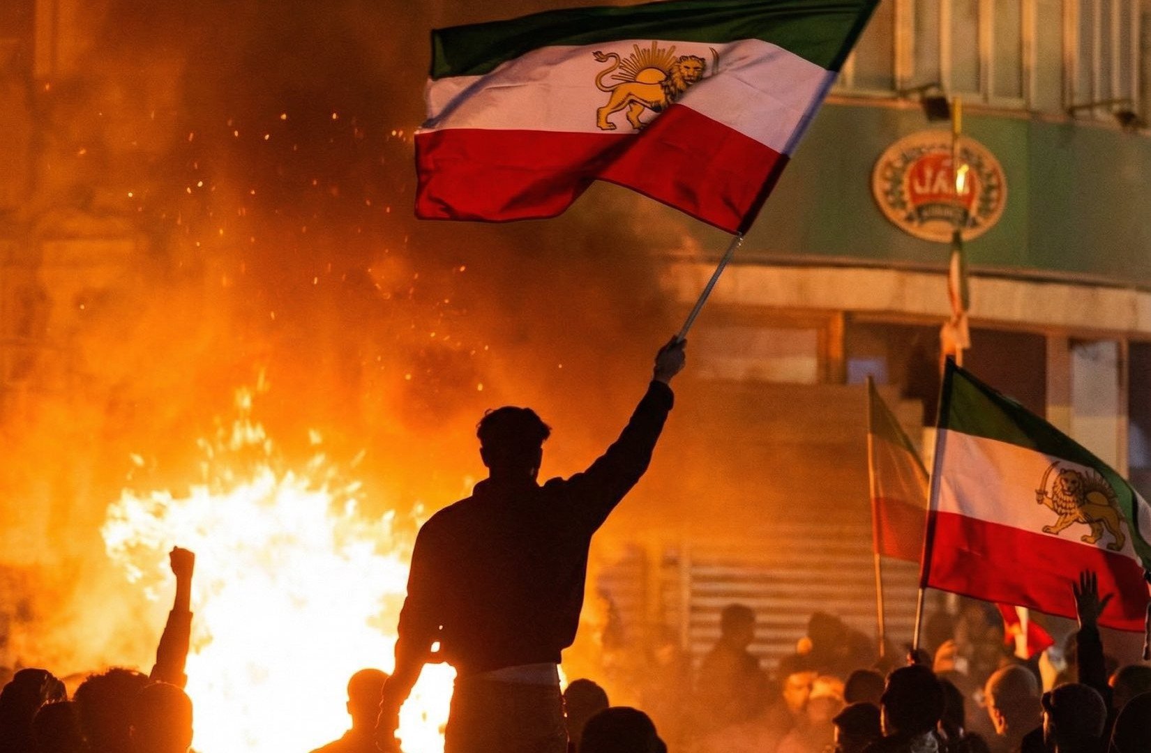 Prețurile petrolului brut au înregistrat creșteri semnificative începând de marți dimineață, după o decizie surprinzătoare a președintelui american Donald Trump, care a anulat toate întâlnirile cu oficialii iranieni și le-a transmis protestatarilor din Iran că ajutorul pentru manifestațiile naționale este pe drum