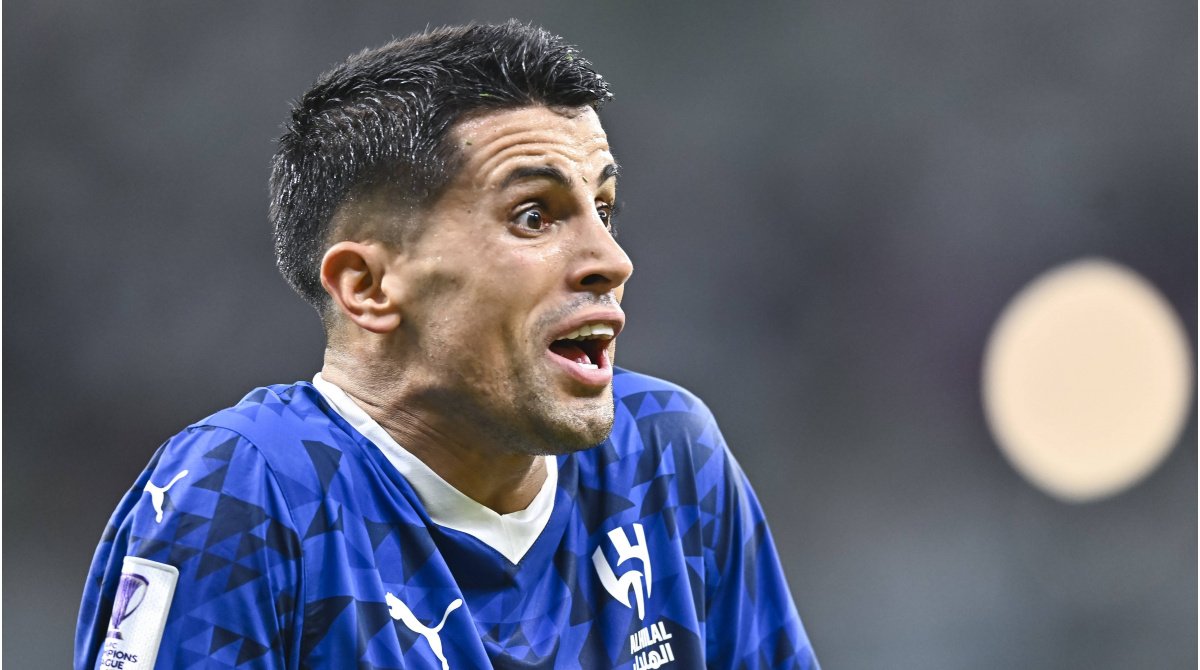 João Cancelo, înapoi în Catalunya: O alegere strategică João Cancelo, fundașul portughez, se pregătește să părăsească Al-Hilal și să semneze cu FC Barcelona, renunțând astfel la o ofertă tentantă din partea celor de la Inter Milano