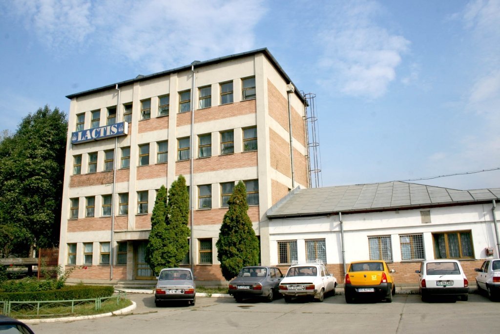 Fabrica Lactis din Iași, un simbol al industriei alimentare comuniste și un pionier al tehnologiilor de ambalare modernă, urmează să fie scoasă la licitație în 2026, continuând astfel declinul unui vechi prieten al orașului