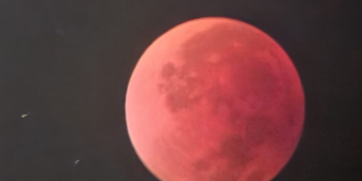 luna-sangerieeclipsa-3.jpeg - PresaObiectiva