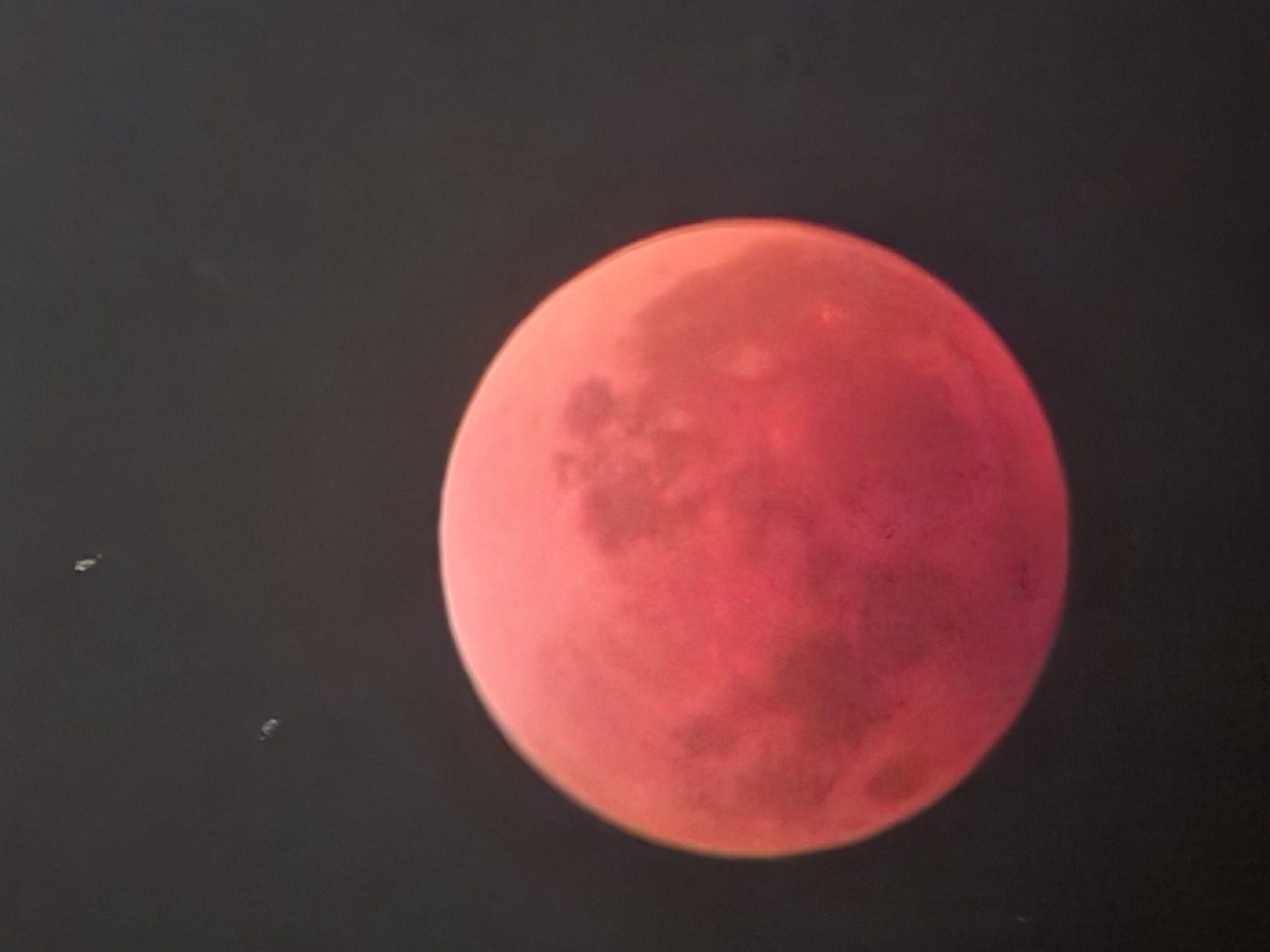 Observă toate eclipsele, superluni, meteoriți și planete în 2026