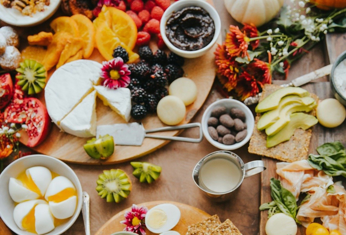 Un nou studiu aruncă o lumină sceptică asupra legăturii tradiționale între postul intermitent și sănătatea metabolică, sugerând că beneficiile acestui tip de restricție alimentară pot fi mai complexe decât se credea până acum