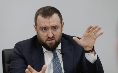 marius-voineag-expresie-cu-mainile.jpg - PresaObiectiva