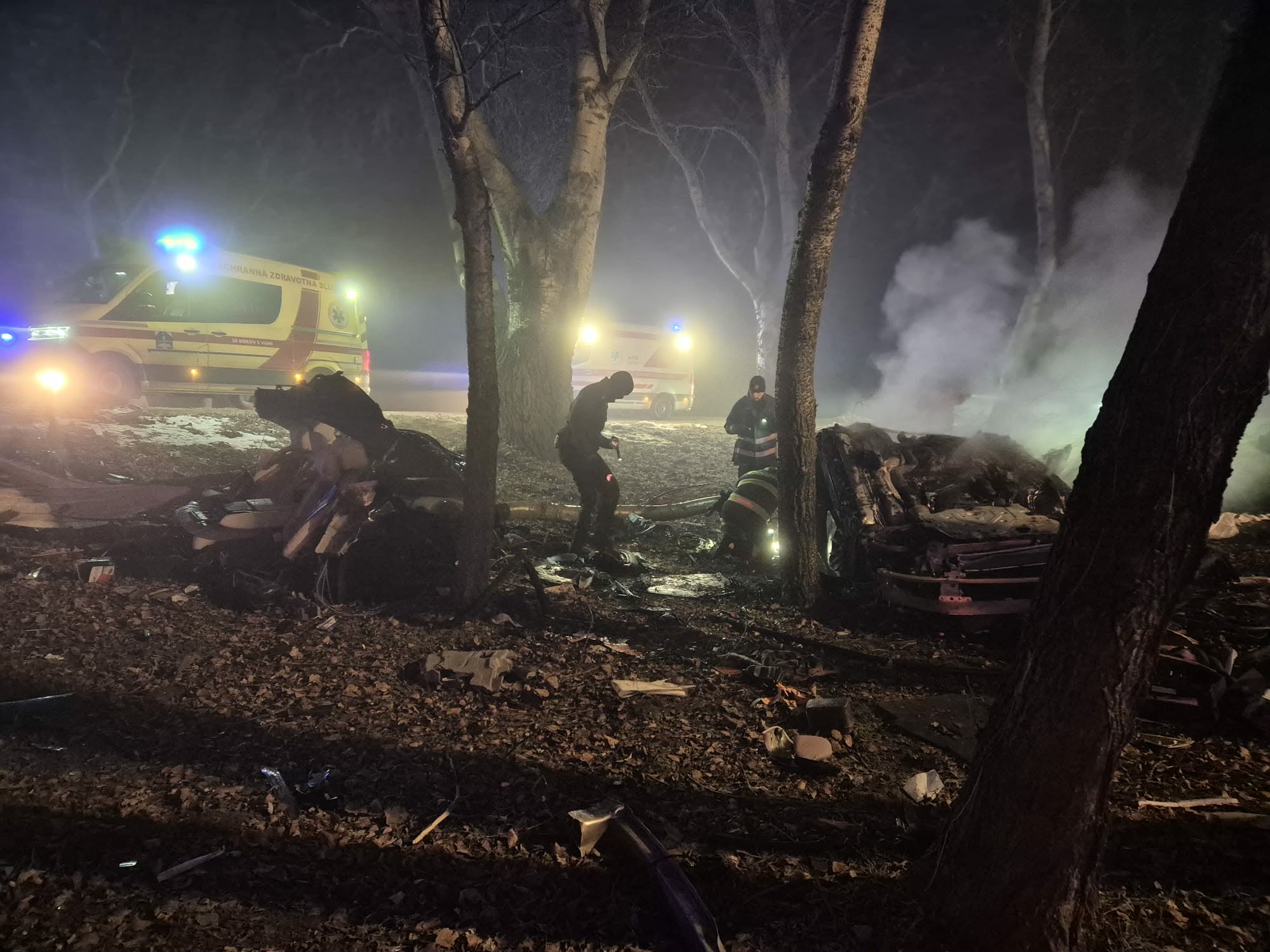 Accident mortal în apropiere de Nagymegyer: O persoană a decedat după un impact devastator O tragedie rutieră a avut loc în această dimineață în apropiere de Nagymegyer, unde o șoferiță a pierdut controlul volanului și a intrat cu viteză într-un copac