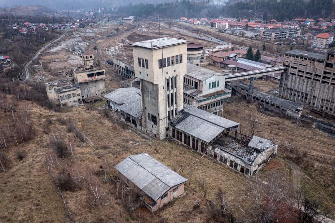 Un proiect de amploare pentru tranziția către un sistem energetic mai verde a fost anunțat recent în Hunedoara, unde se va construi un sistem inovator de stocare a energiei electrice în baterii