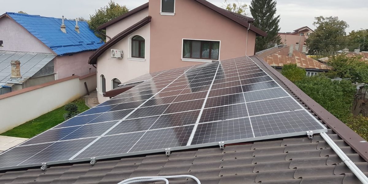 montaj-panouri-fotovoltaice-casa.jpeg - PresaObiectiva