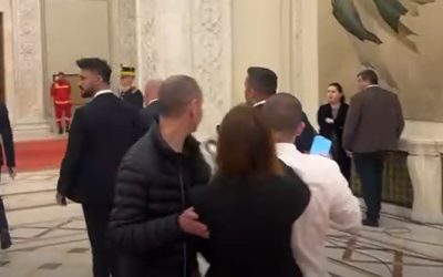 ofiter-de-presa-guvern-impinge-jurnalisti.jpg - PresaObiectiva