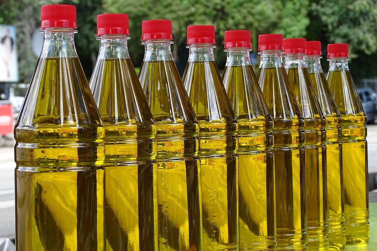 Controalele insuficiente privind pesticide din uleiul de măsline importat în UE ridică semne de întrebare asupra siguranței alimentare Un raport recent al Curții de Conturi Europene scoate în evidență o problemă alarmantă în industria alimentară a Uniunii Europene: controale insuficiente sau sporadice în privința prezenței pesticidelor în uleiul de măsline importat, în special din Tunisia