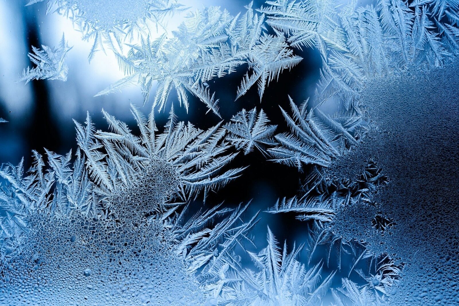 Update meteorologic: cod galben de ceață și polei în mai multe județe din România Dimineața zilei de joi a adus o atenționare importantă pentru numeroase zone din țară, întrucât Administrația Națională de Meteorologie a emis un cod galben de ceață, ghețuș și polei, afectând mai multe județe din estul și sud-estul României