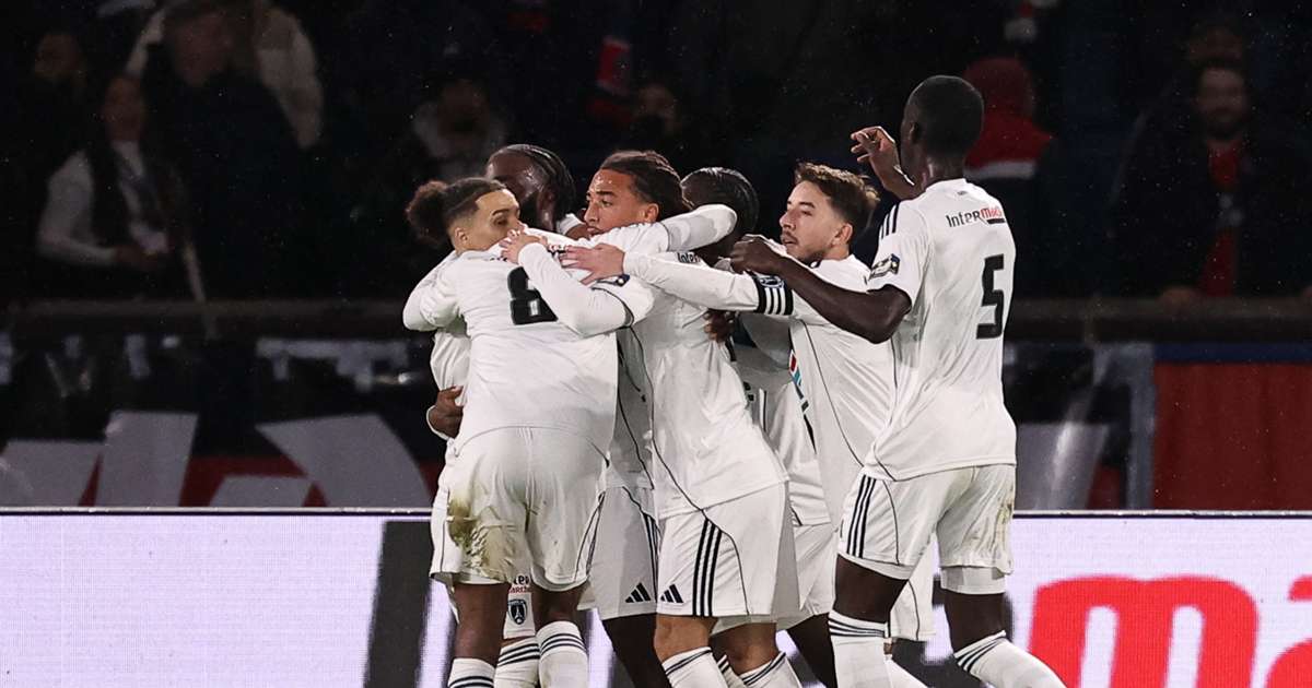 Ikone răstoarnă campionatul, învingând deținătoarea cupei!