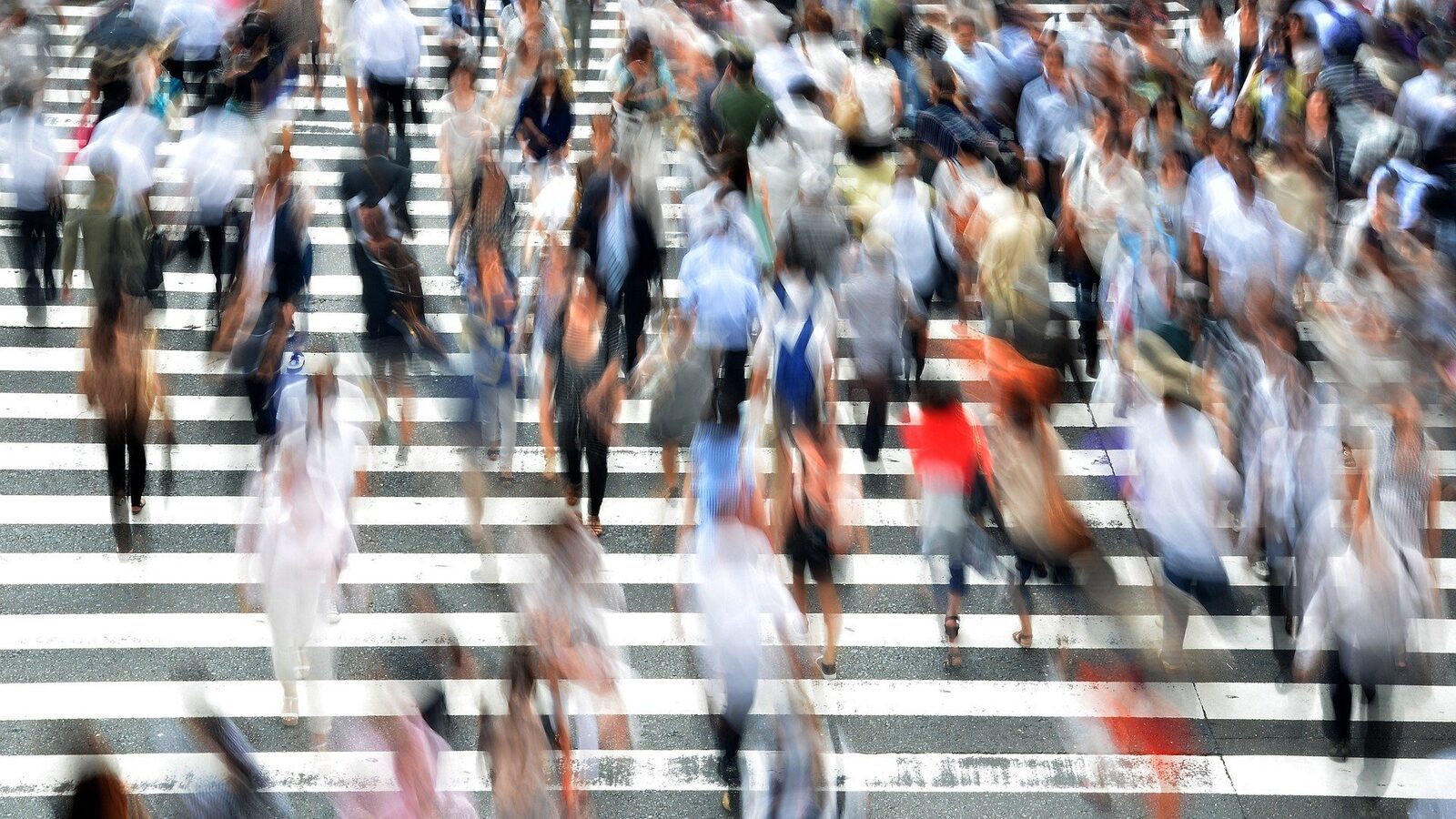 Aproape 39% dintre români cred că apartenența la Uniunea Europeană limitează suveranitatea națională, iar aproape 38% consideră că această limitare contribuie, de fapt, la creșterea nivelului de trai
