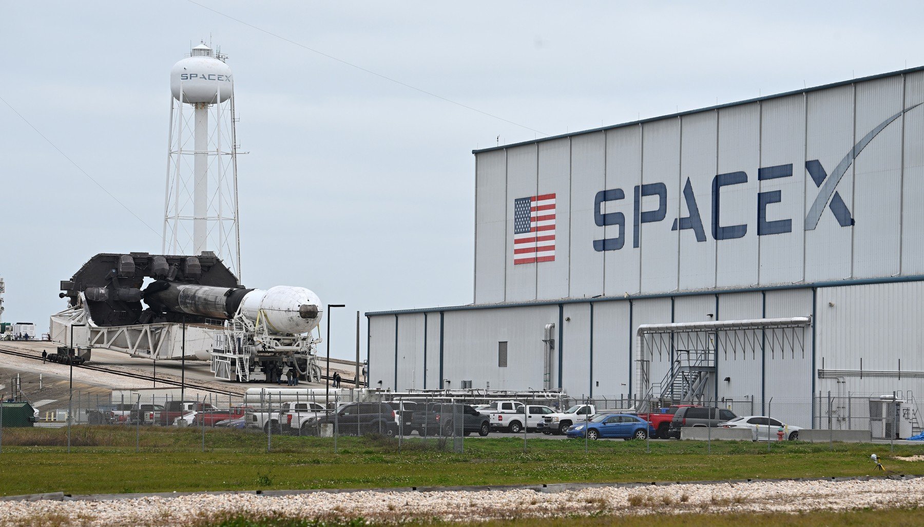 SpaceX analizează posibilitatea unei fuziuni cu Tesla sau cu xAI, în contextul în care Elon Musk explorează strategii de consolidare a imperiului său tehnologic