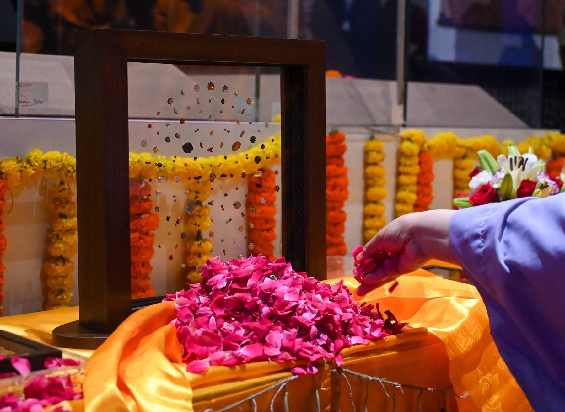 Pietrele preţioase de la Piprahwa, relicve sacre legate de Buddha, expuse pentru prima dată în India după 127 de ani La aniversarea unei epoci și a unor descoperiri arheologice deosebite, India face un pas important spre recuperarea patrimoniului spiritual, odată cu expunerea publică pentru prima dată, după mai bine de un secol și jumătate, a pietrelor prețioase de la Piprahwa