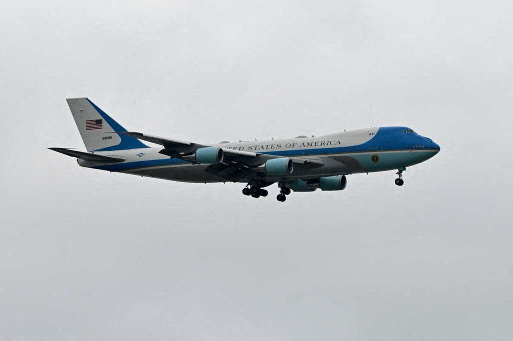 Avionul prezidențial american, nevoit să revină la bază din cauza unei probleme electrice minore Zilele acestea, departe de atenția publicului larg, o situație tehnică neașteptată a intervenit în aviația prezidențială a Statelor Unite