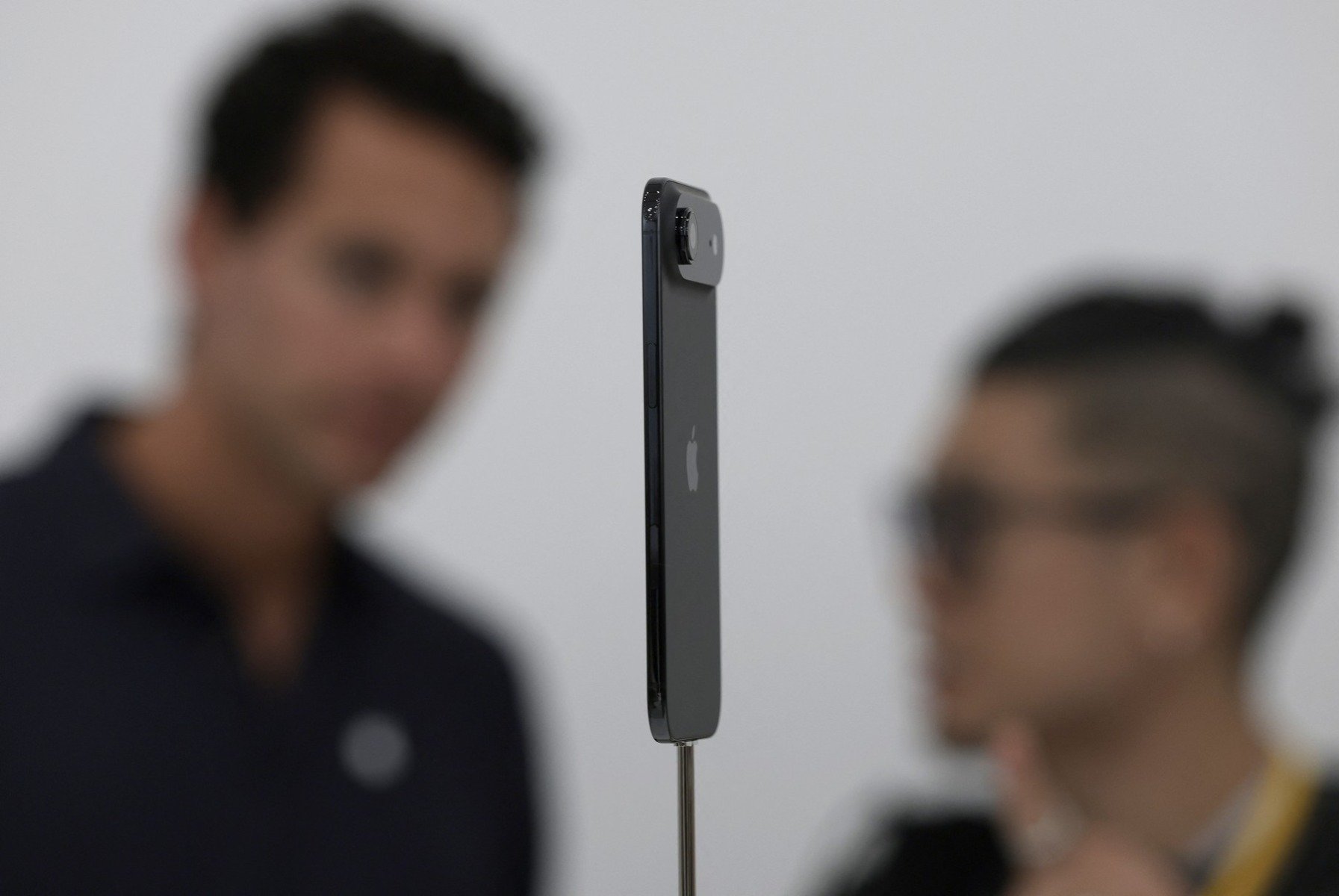 Apple și Google colaborează pentru a revitaliza asistentul virtual Siri, într-un context în care compania americană încearcă să-și recâștige poziția pe piața tehnologică globală, dominată din ce în ce mai mult de soluții bazate pe inteligență artificială