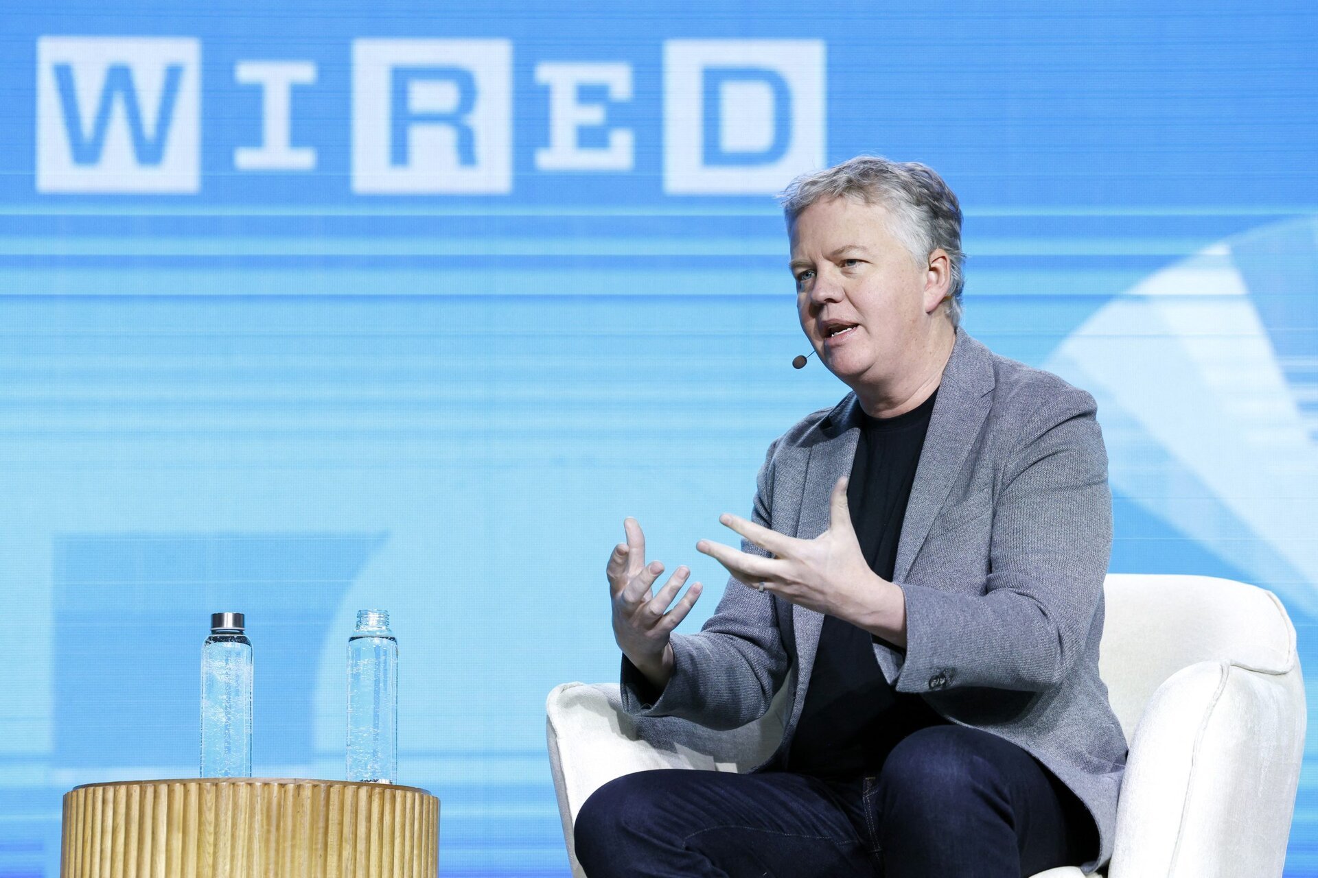 Cloudflare amenință să își retragă serviciile din Italia după amenda de 14 milioane de euro impusă de autoritatea de reglementare Conflictul dintre giantul tehnologic americanc Cloudflare și autoritățile italiene devine tot mai acut, după decizia autorității de reglementare în comunicații din Italia, AGCOM, de a sancționa compania cu o amendă de peste 14 milioane de euro, echivalentul a 1% din veniturile anuale ale firmelor din Silicon Valley, pentru încălcări ale reglementărilor anti-piraterie